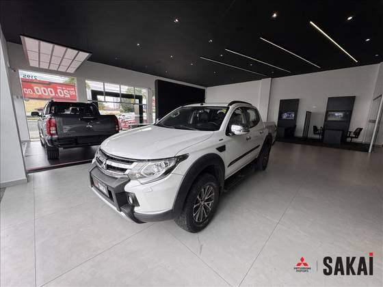 MITSUBISHI L200 TRITON 2.4 16V TURBO DIESEL OUTDOOR HPE-S CD 4X4 AUTOMÁTICO
